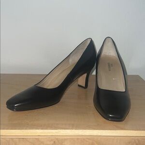 Ros Hommerson Elegant Black Pumps Size 9S